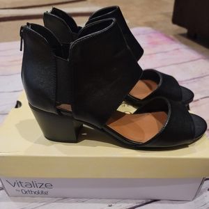 Sonoma sandles comfy shoes w zip in back